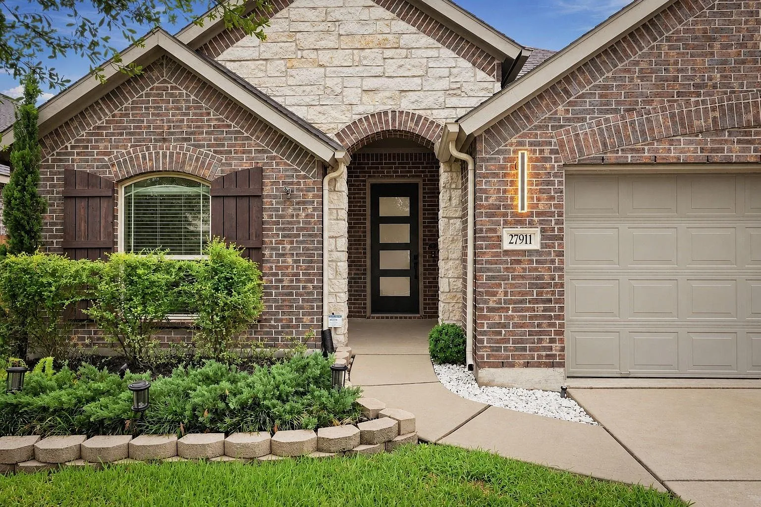 4 bed, 3.0 bath, 2132 sqft, $2,750 — Photo 4