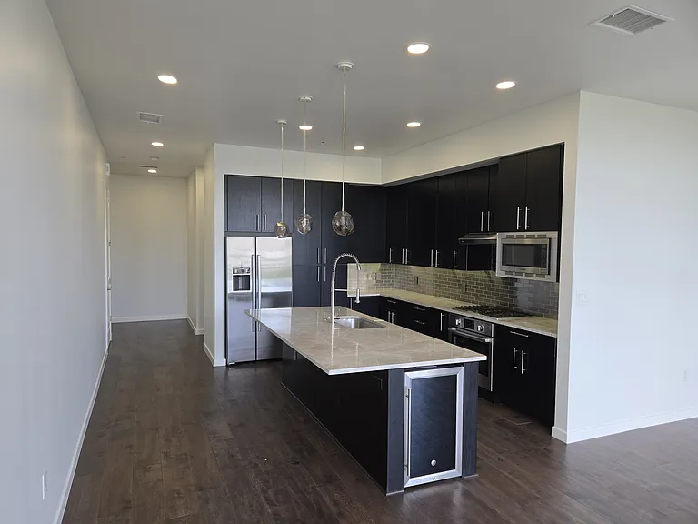 4820 Caroline St #304 — Photo 12