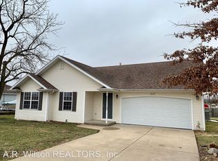 557 N Cox Ave, Republic, MO 65738