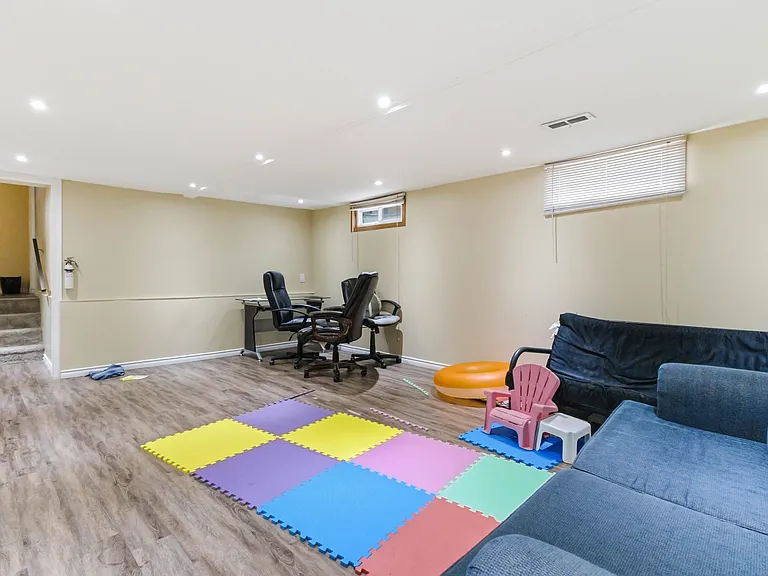 156 Paperbirch Cres — Photo 26