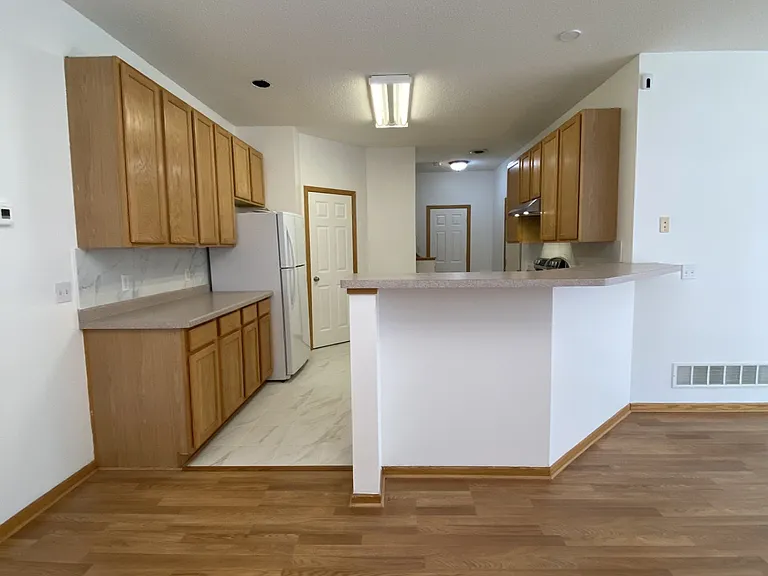 Kitchen and Breakfast Bar