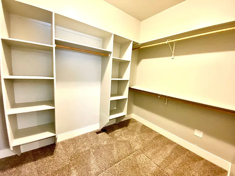 481 W Peck St — Photo 24