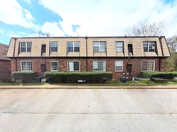 3rd image of 441 Harding Pl APT D1