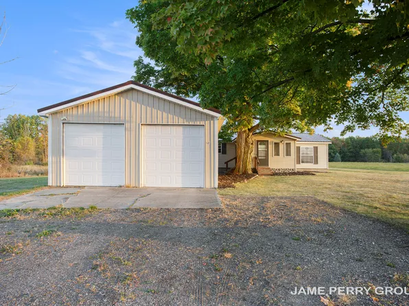 4593 E Condensery Rd, Sheridan, MI 48884