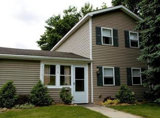 610 Dodge St, Lake Geneva, WI 53147