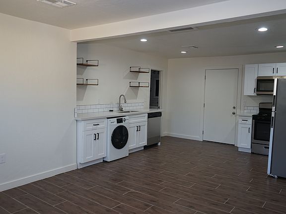 4th image of 2346 W Orangewood Ave #C