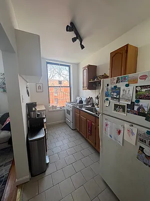 Rented by Standard Living Realty Inc | media 29