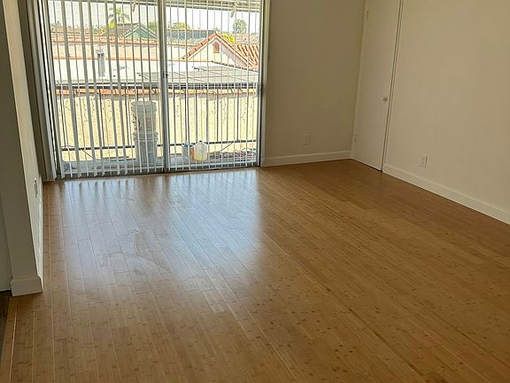 4th image of 1623 W 80th St APT 5