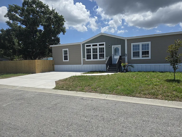 5017 80th Way N — Photo 1