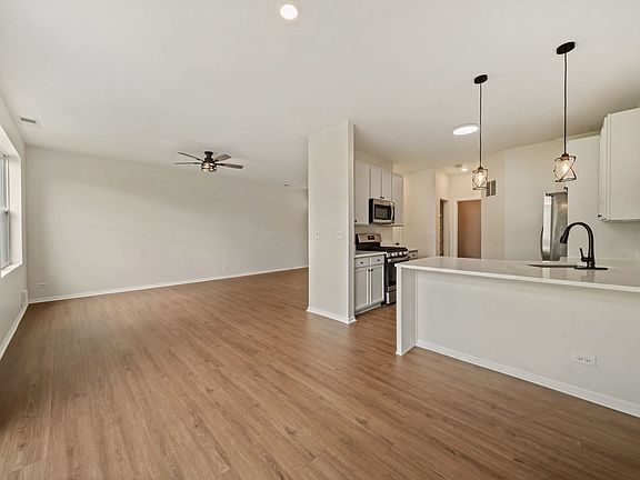4th image of 371 McGrath Dr