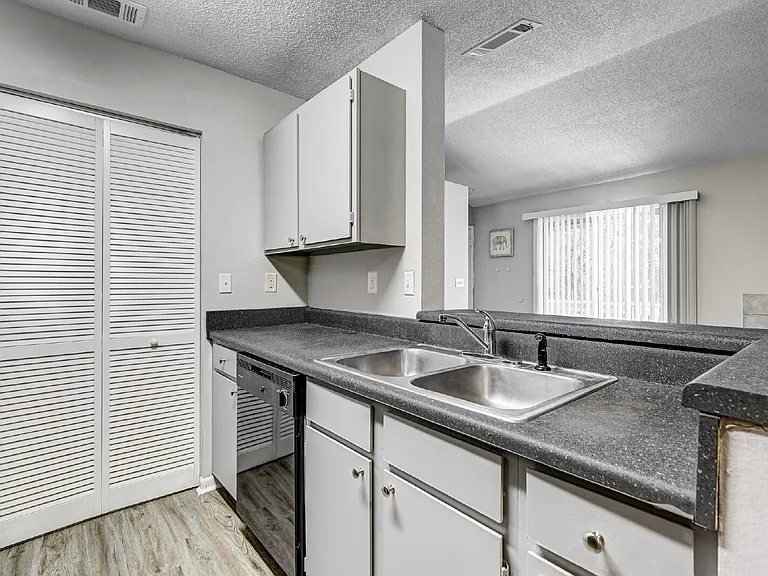 2393 Continental Ave #B13 — Photo 1