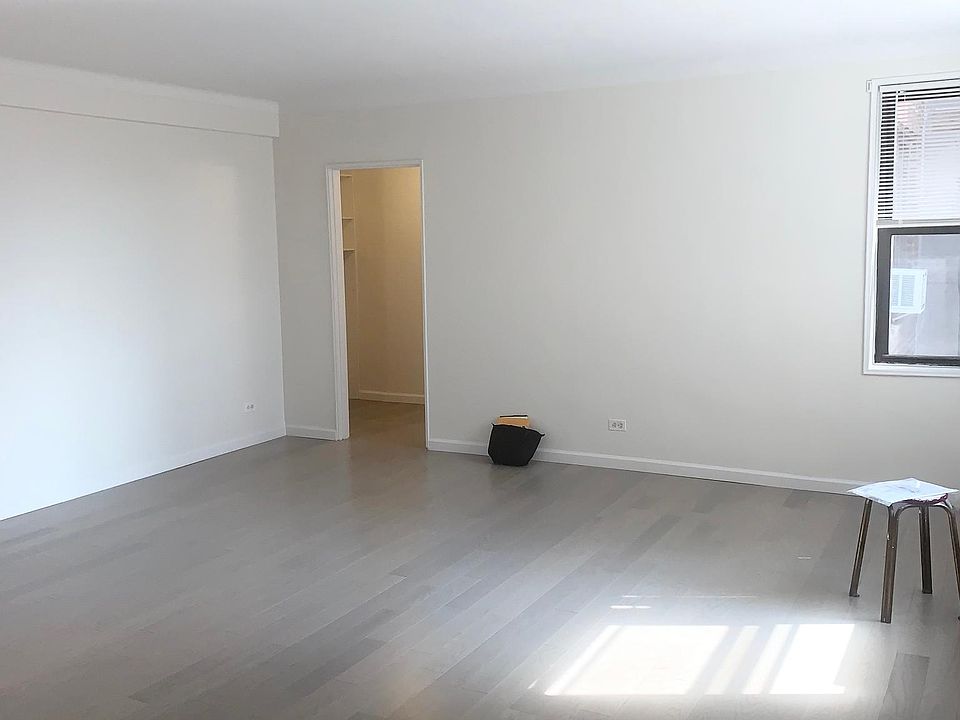 1st image of 14411 Sanford Ave #6L