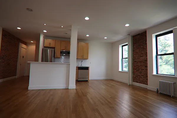 Rented by PMG Real Estate  | media 14