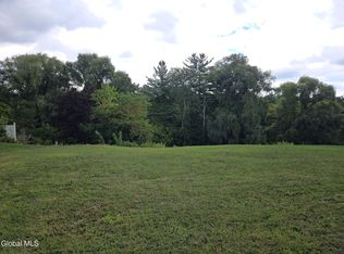 26 Fairway Ct, Albany, NY 12208
