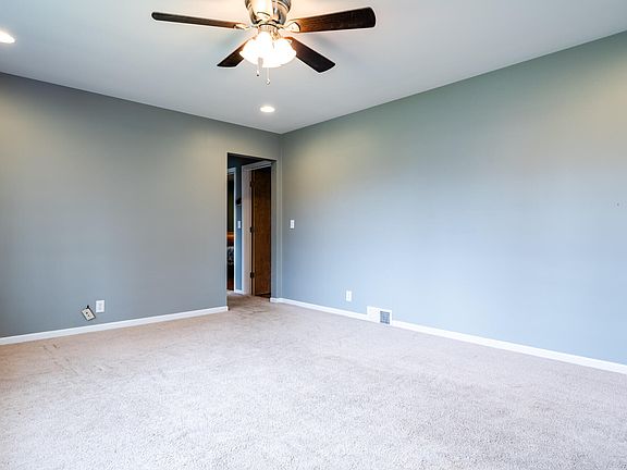 4th image of 1805 E Ogden Ave