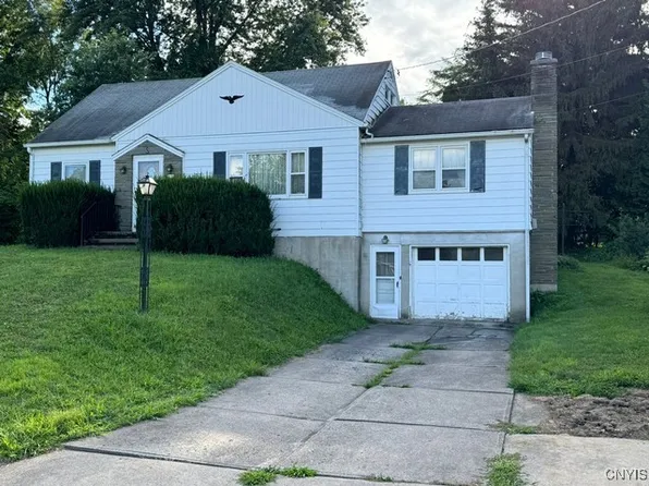 116 Prior Dr, Camillus, NY 13031