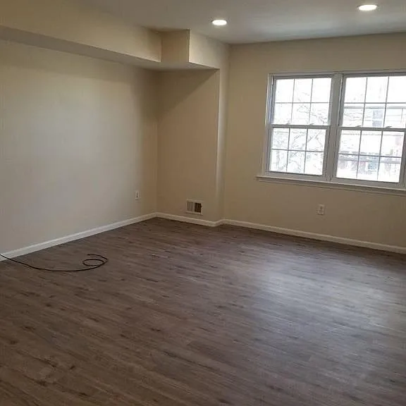 49 Larch St — Photo 2