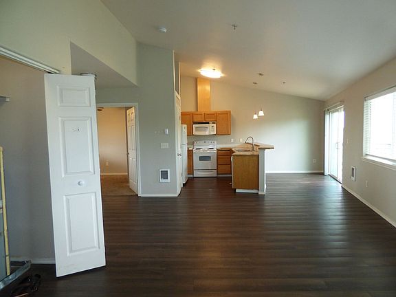 3rd image of 1150 12th St NE APT 303