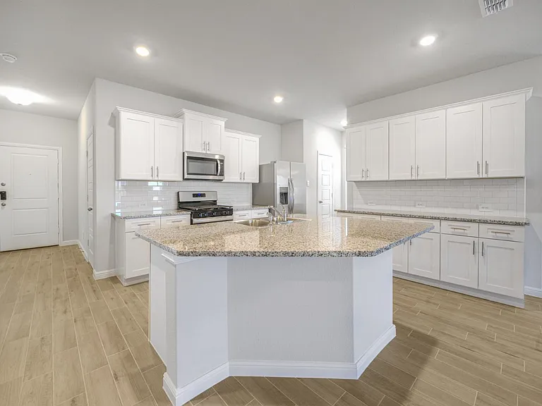 1208 Patti Ln — Photo 4