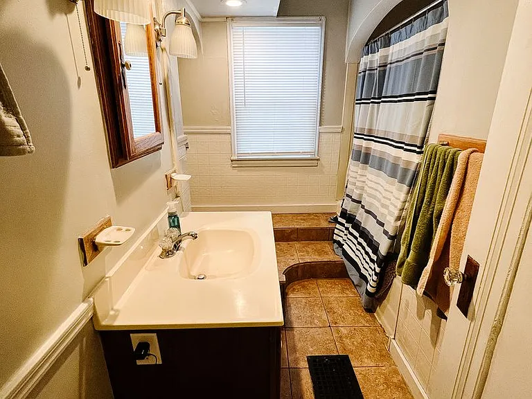 1709 N Ball Ave — Photo 22