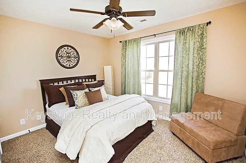 3 bed, 2.5 bath, 1646 sqft, $1,725 — Photo 4