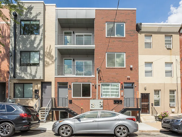1911 E Huntingdon St #3 — Photo 2