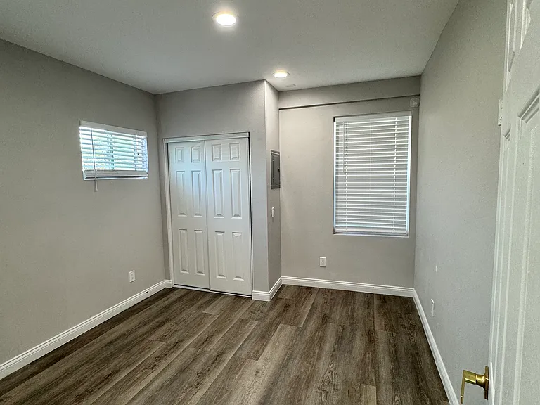 453 W Grevillea St #B — Photo 2