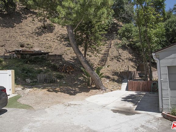 4th image of 1023 Hollybush Ln