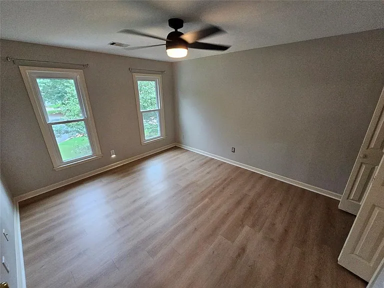 430 Eastbourne Way — Photo 24