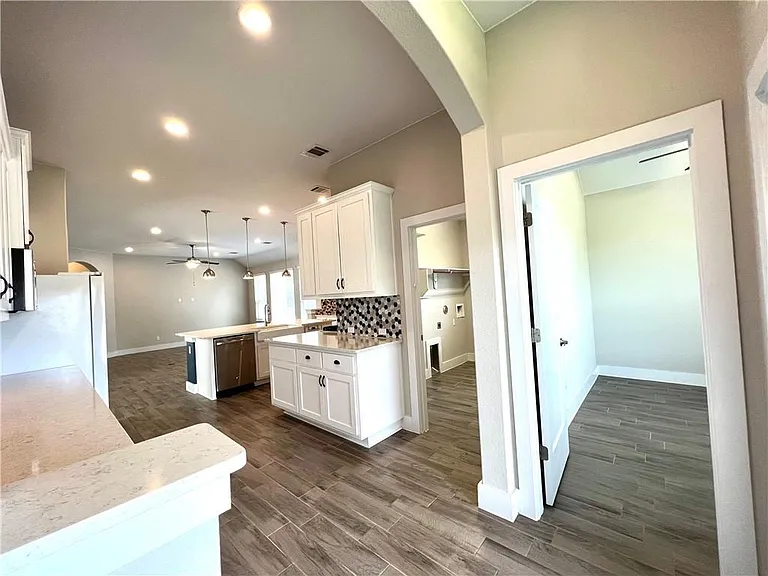 197 Santa Maria St — Photo 14