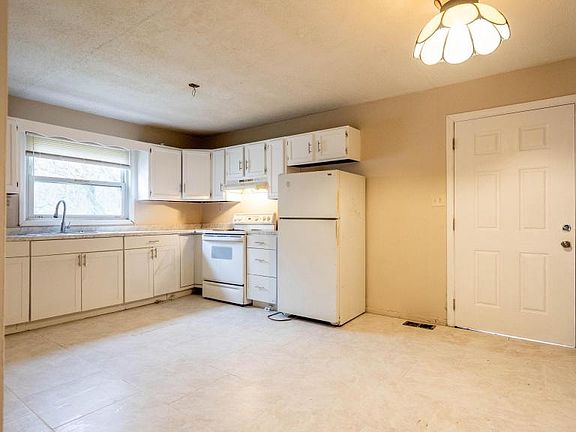 3rd image of 801 Biddle St