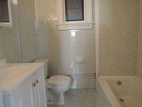 5th image of 4227 35th Ave #3