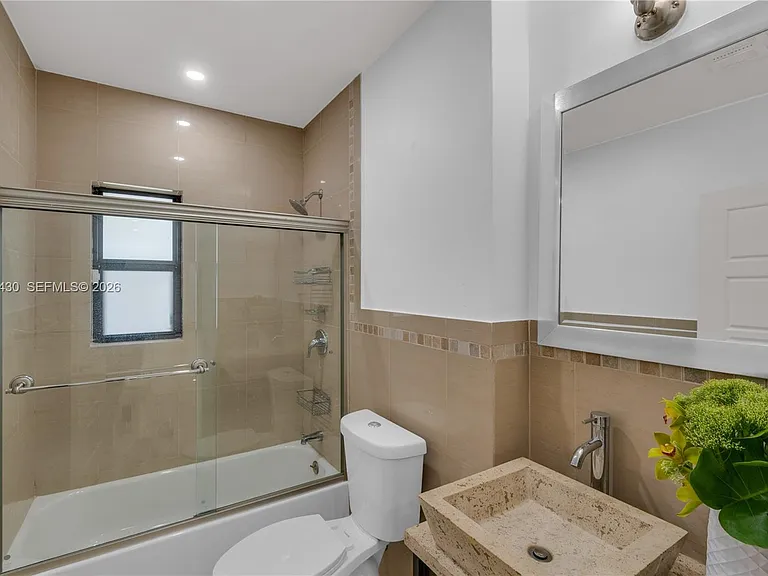 549 NE 12th Ave — Photo 42