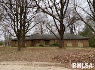 13 Orchard Dr E, Centralia, IL 62801