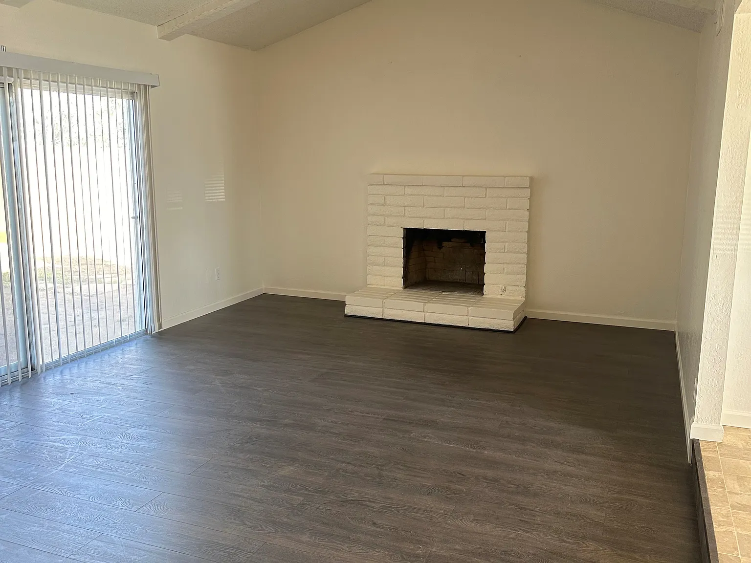 3 bed, 2.0 bath, 1271 sqft, $2,200 — Photo 2