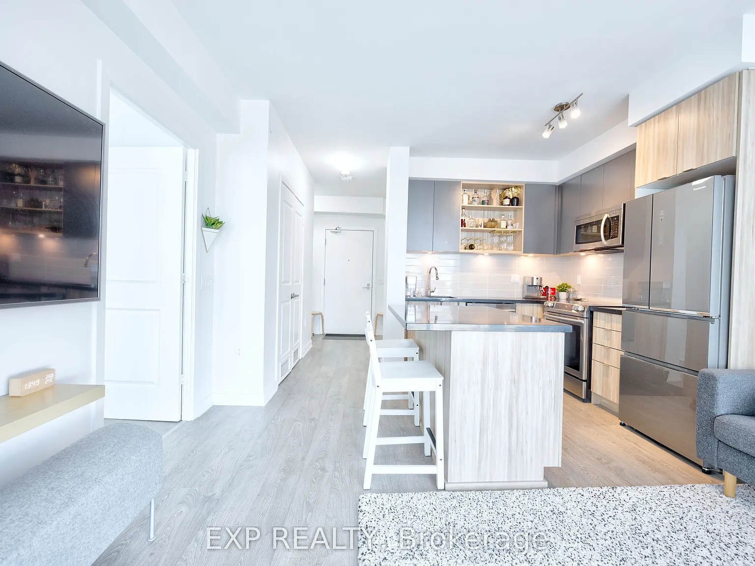 4677 Glen Erin Dr — Photo 2