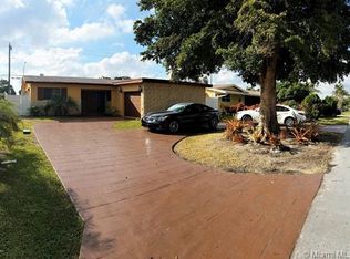 6612 Emerald Lake Dr, Miramar, FL 33023