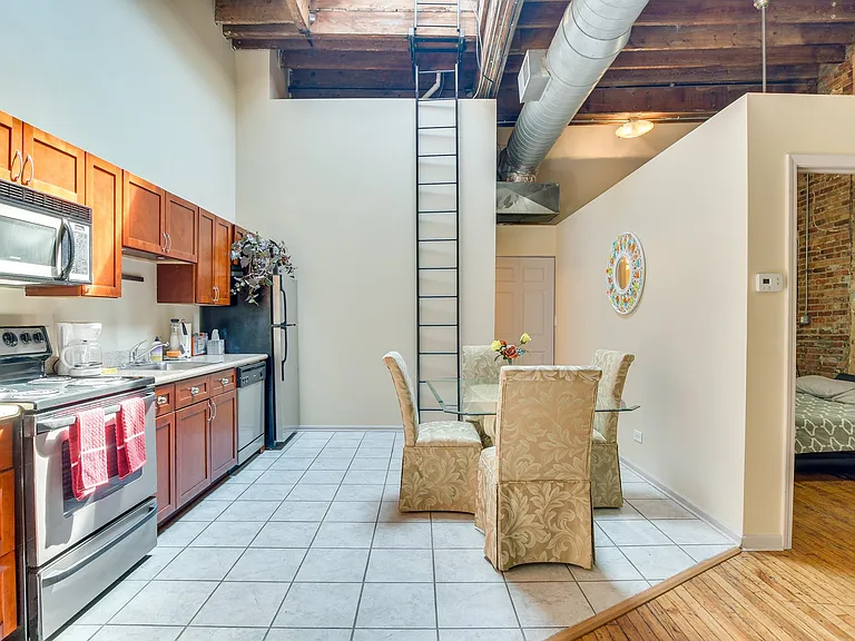 1503 S Michigan Ave #2 — Photo 5