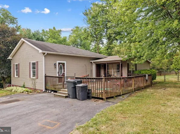 157 Outback Dr, Bunker Hill, WV 25413