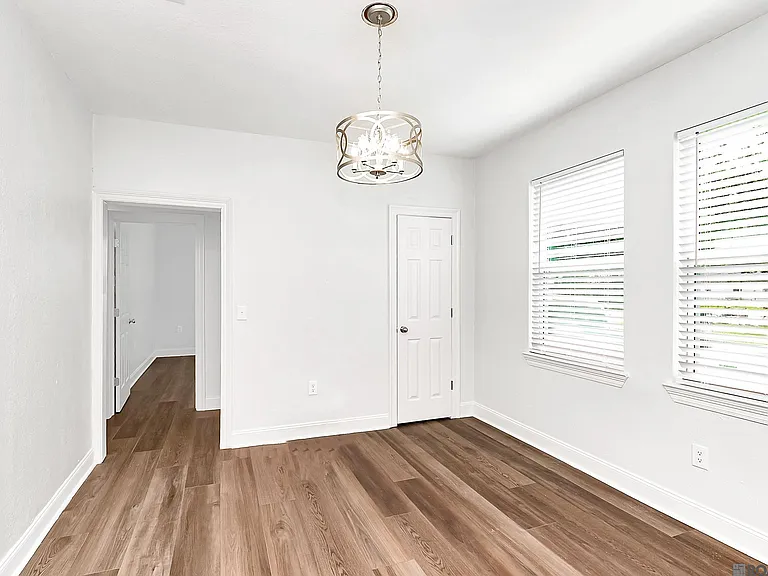 2645 Seneca St — Photo 5