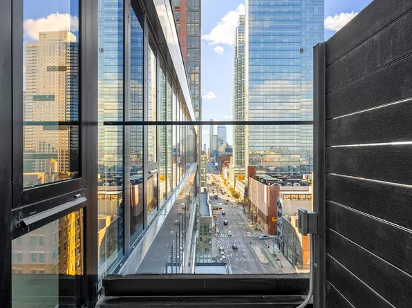 555 West 45th Street image 6 of 18