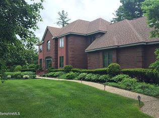 50 Meadow Ridge Dr, Pittsfield, MA 01201