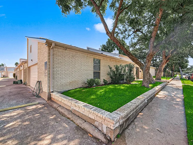 5218 Palmetto St — Photo 6