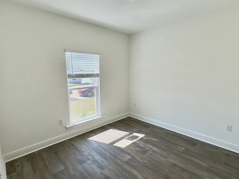 32415 Revere Dr — Photo 3