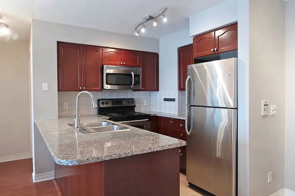 51 Lower Simcoe St - 1712 — Photo 4