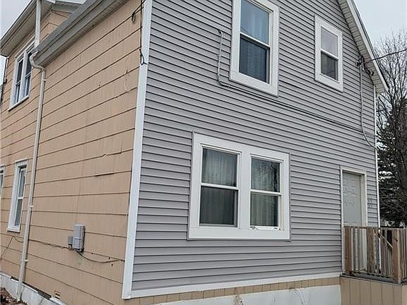 2nd image of 11 Pembina St
