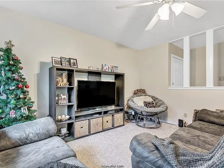 703 Wellesley Ct #A — Photo 4