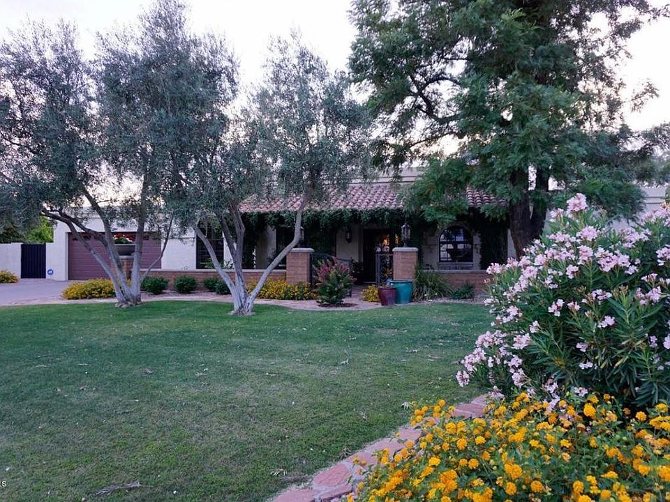 1st image of 8129 E Del Barquero Dr