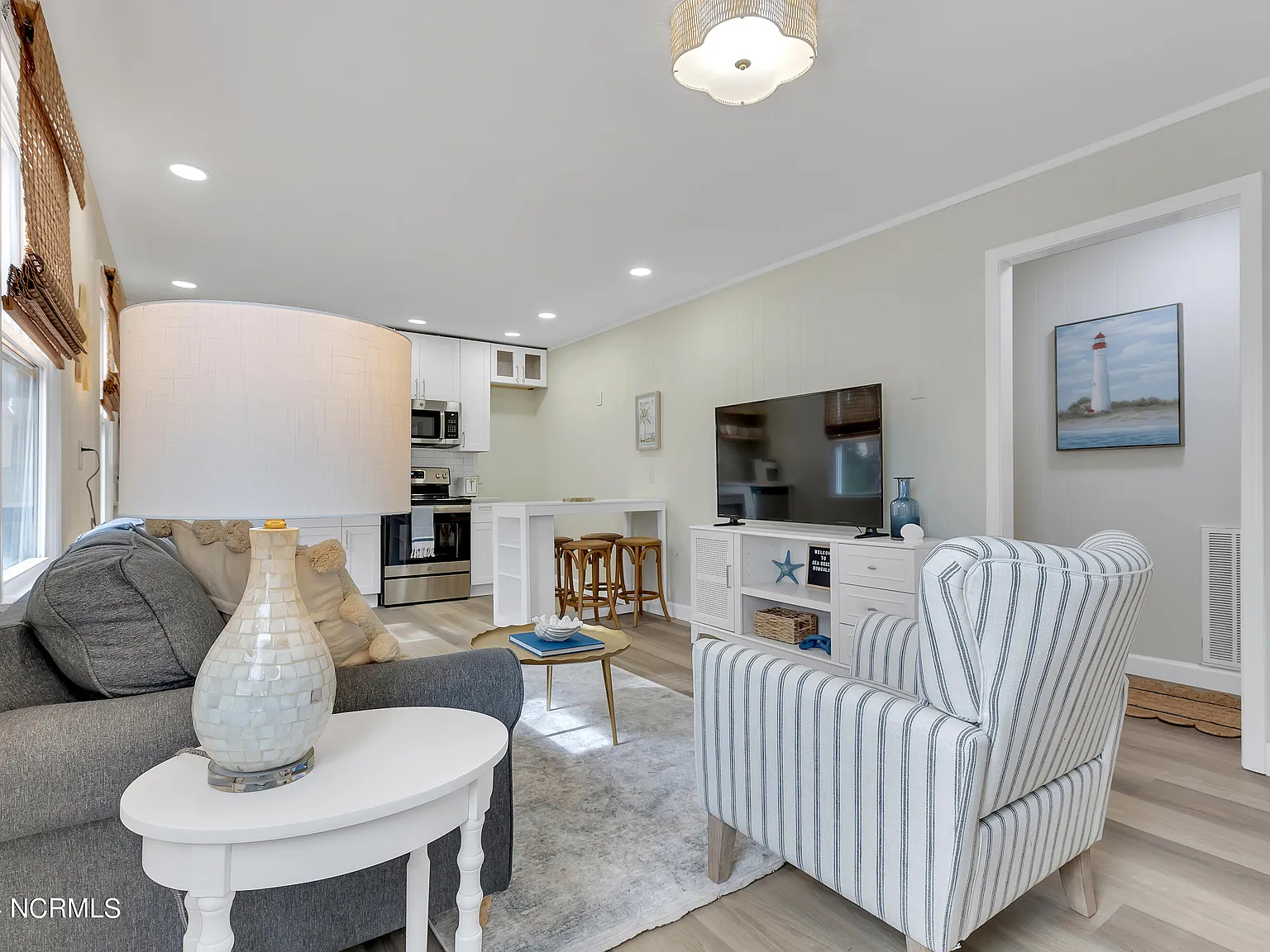 3 bed, 1.0 bath, $2,000 — Photo 3