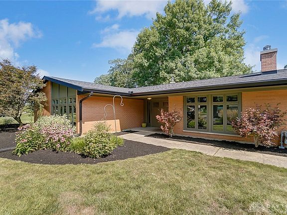 3rd image of 1045 Oak Lea Dr